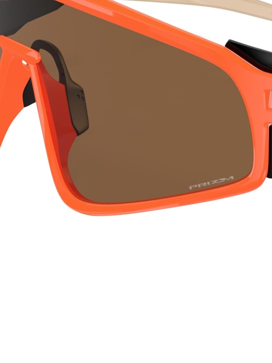 Oakley: Latch TM Panel Mask sunglasses - men_5 | Luisa Via Roma