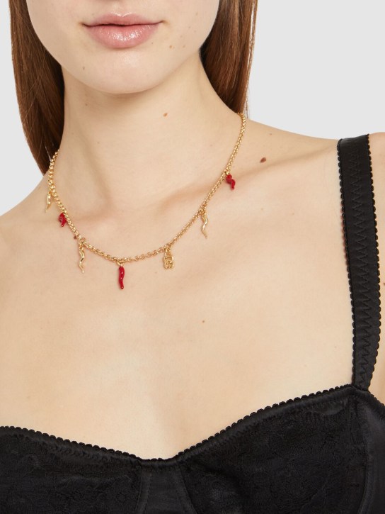 Dolce&Gabbana: Collier à breloques et logo DG - Or/Rouge - women_1 | Luisa Via Roma