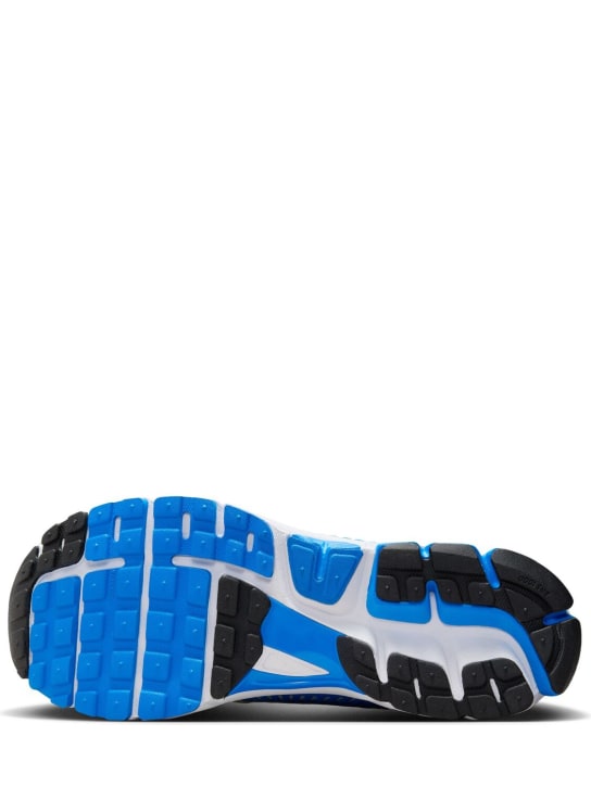 Nike: Zoom Vomero 5 MS sneakers - White - men_4 | Luisa Via Roma