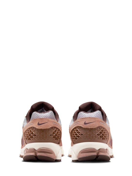 Nike: Zoom Vomero 5 sneakers - Rose - men_3 | Luisa Via Roma