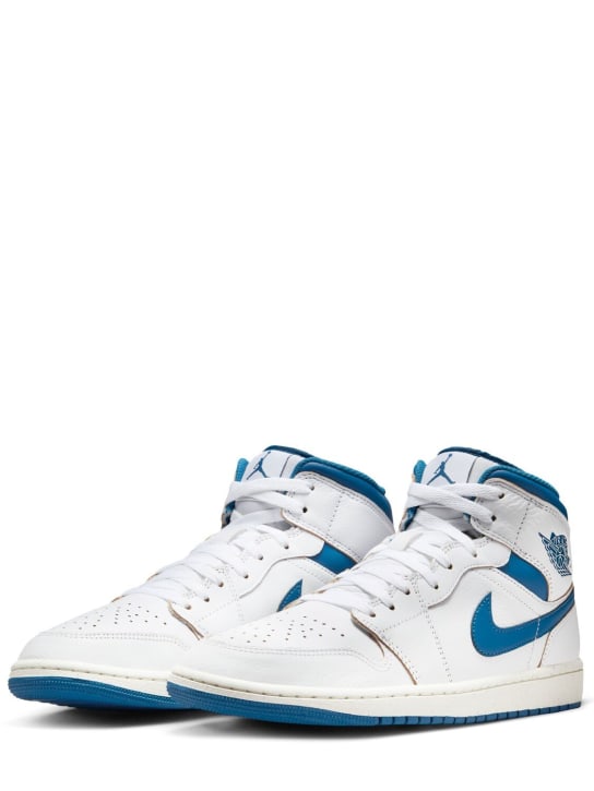 Nike: Sneakers "Air Jordan 1 Mid" - Weiß/Blau - men_1 | Luisa Via Roma