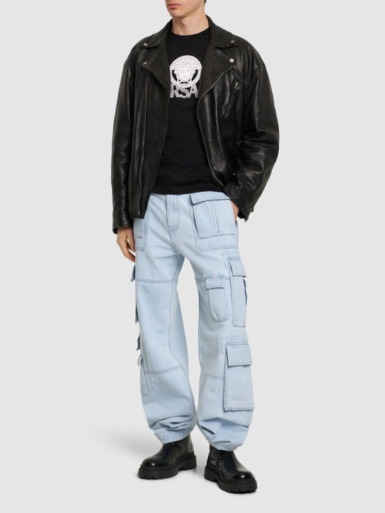Versace: Jeans cargo de algodón - Azul Claro - men_1 | Luisa Via Roma