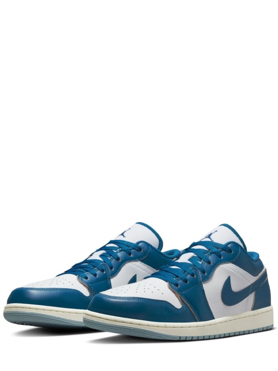 Nike: Sneakers bajas Air Jordan 1 - Blanco/Azul - men_1 | Luisa Via Roma