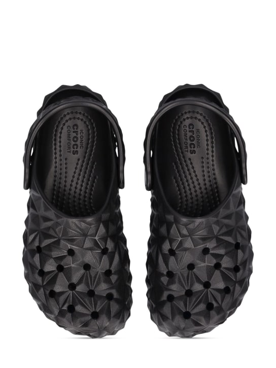 Crocs: 几何形状橡胶凉鞋 - 黑色 - kids-boys_1 | Luisa Via Roma