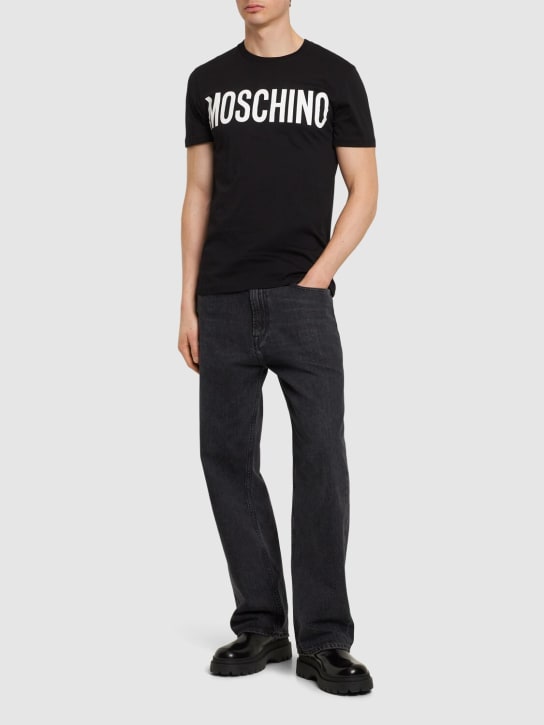 Moschino: T-shirt en coton imprimé logo - Noir - men_1 | Luisa Via Roma