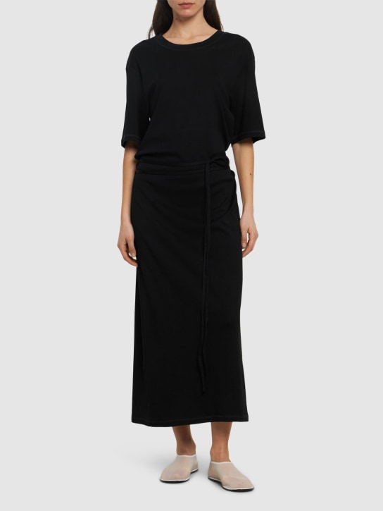 Lemaire: Robe t-shirt long en coton avec ceinture - Noir - women_1 | Luisa Via Roma