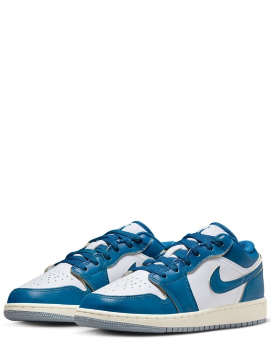 Nike: Air Jordan 1 Low sneakers - White/Blue - kids-boys_1 | Luisa Via Roma