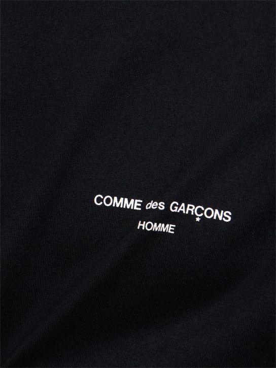 Comme des Garçons Homme: Camiseta de algodón estampado con logo - Negro - men_1 | Luisa Via Roma