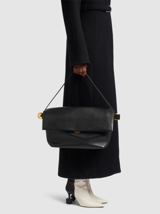 Jacquemus: Le Grand Rond Carre leather shoulder bag - Black - women_1 | Luisa Via Roma