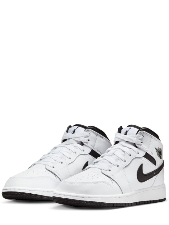 Nike: Sneakers Air Jordan 1 Mid - Blanc/Noir - kids-girls_1 | Luisa Via Roma