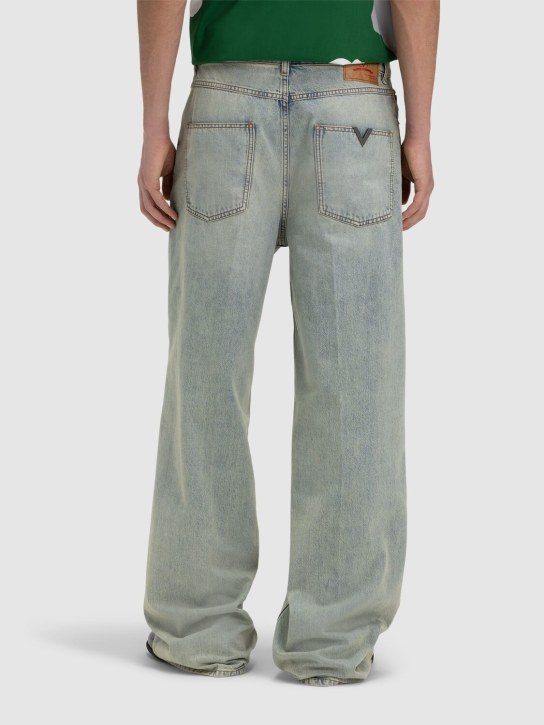 Valentino: Jeans aus Denim mit V-Detail - Blau - men_2 | Luisa Via Roma