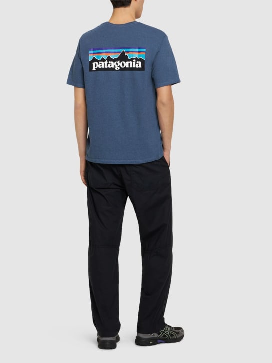 Patagonia: Camiseta de algodón con logo - Utility Blue - men_1 | Luisa Via Roma