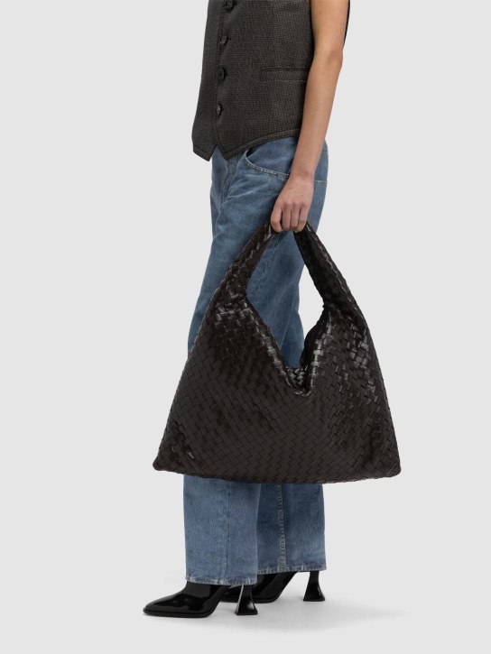Bottega Veneta: Grand sac porté épaule en cuir Hop - Fondant - women_1 | Luisa Via Roma