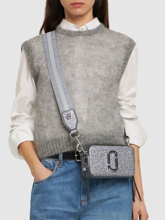 Marc Jacobs: The Snapshot leather shoulder bag - Silver - women_1 | Luisa Via Roma