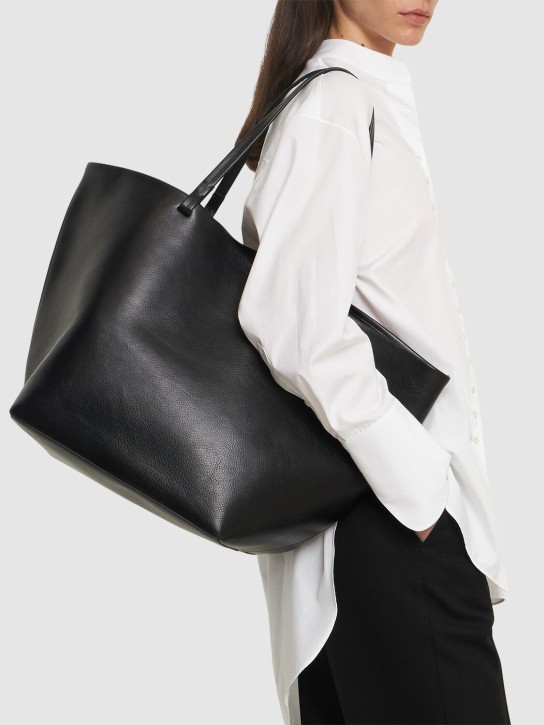 The Row: XL Park vegetable tanned leather tote - Siyah - women_1 | Luisa Via Roma