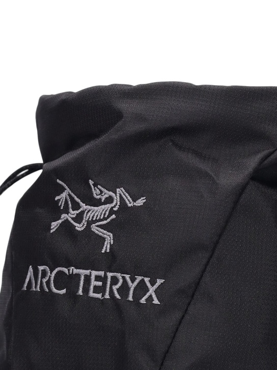 Arc'teryx: Ion lightweight chalk bag - women_2 | Luisa Via Roma