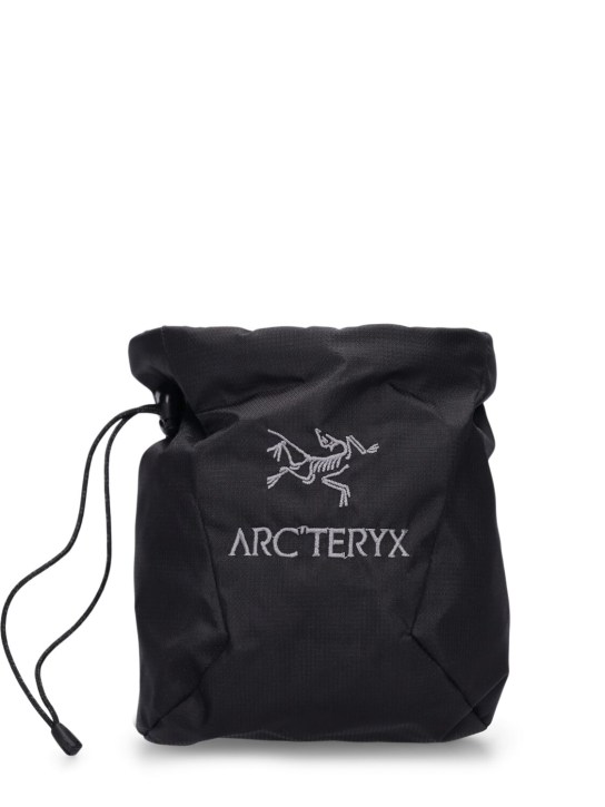 Arc'teryx: Ion lightweight chalk bag - women_0 | Luisa Via Roma