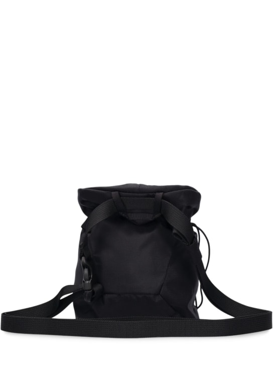 Arc'teryx: Ion lightweight chalk bag - women_3 | Luisa Via Roma