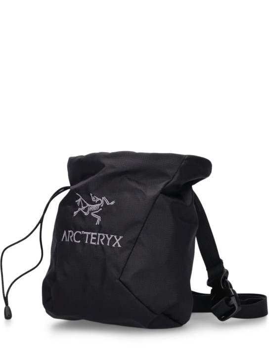 Arc'teryx: Ion lightweight chalk bag - women_1 | Luisa Via Roma