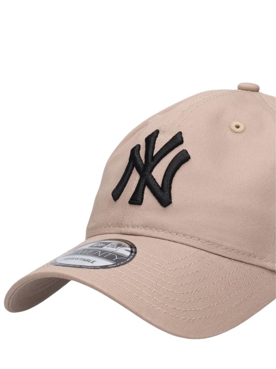 New Era: NY Yankees League Essential 9Twenty cap - Beige/Black - women_1 | Luisa Via Roma