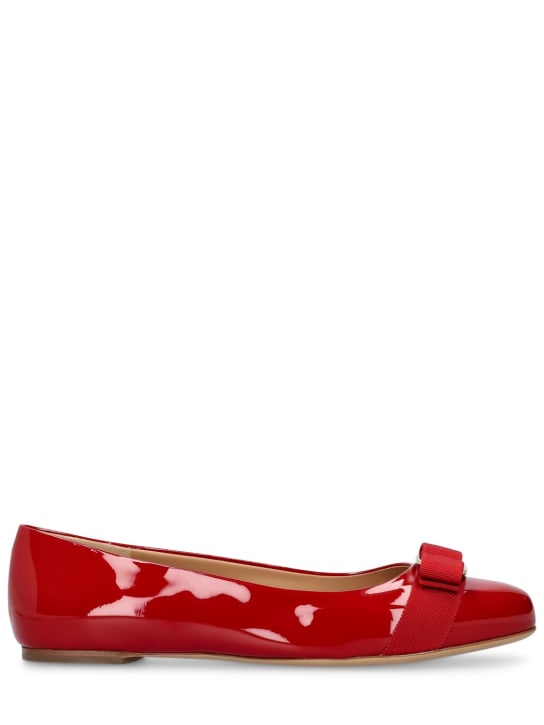 Ferragamo: 10毫米Varina漆皮芭蕾平底鞋 - 红色 - women_0 | Luisa Via Roma