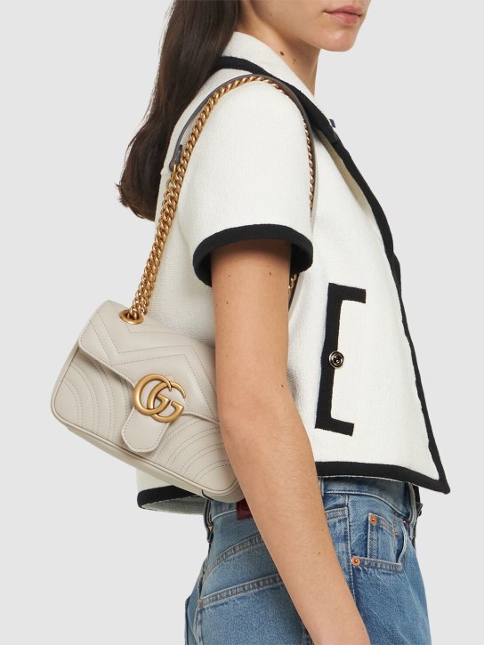 Gucci: Schultertasche aus Leder „GG Marmont“ - Weiß - women_1 | Luisa Via Roma