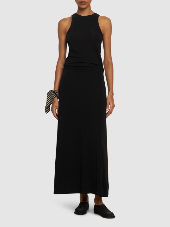 Toteme: 光滑粘胶纤维平纹针织长款半身裙 - 黑色 - women_1 | Luisa Via Roma