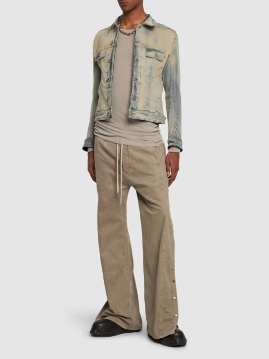 Rick Owens DRKSHDW: Pantalones de denim de algodón - Perla - men_1 | Luisa Via Roma