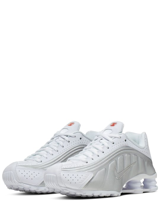 Nike: Sneakers Shox R4 - White/White-met - women_1 | Luisa Via Roma