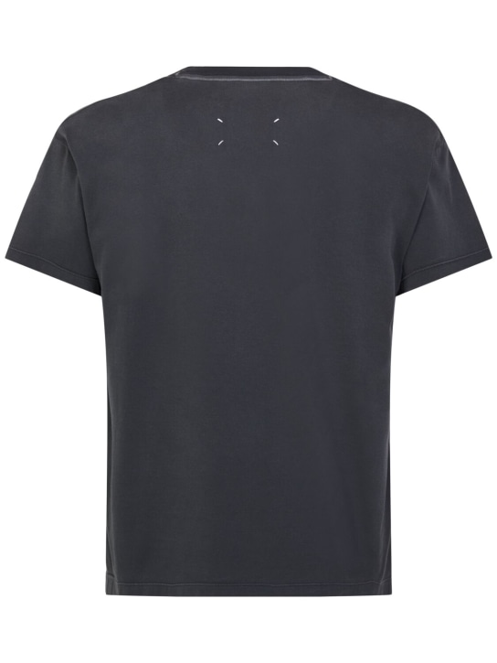 Maison Margiela: T-shirt en jersey de coton teint - Noir Délavé - men_1 | Luisa Via Roma