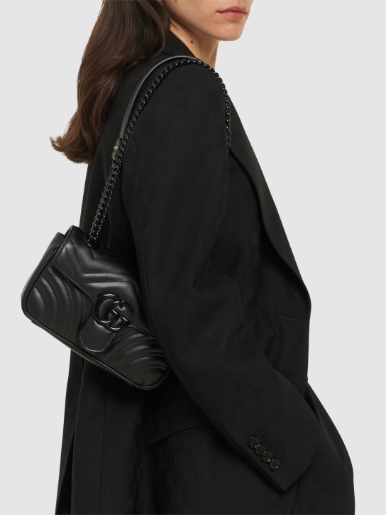 Gucci: Mını GG Marmont 2.0 deri omuz çantası - Siyah - women_1 | Luisa Via Roma