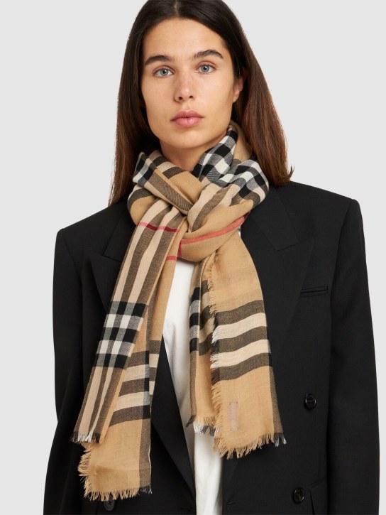 Burberry: Giant Check lightweight wool scarf - Archive Beige - women_1 | Luisa Via Roma
