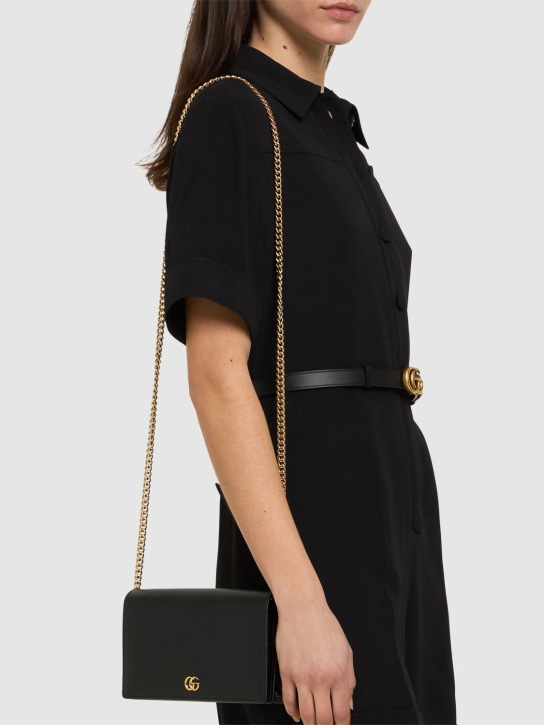 Gucci: Portefeuille mini à chaîne en cuir GG Marmont - Noir - women_1 | Luisa Via Roma