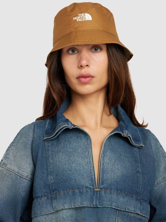 The North Face: Sun Stash reversible bucket hat - Beige/Brown - women_1 | Luisa Via Roma