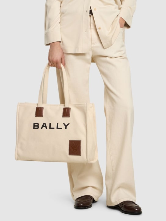 Bally: Tote bag en toile Akelei - Natural/Cuoio - women_1 | Luisa Via Roma