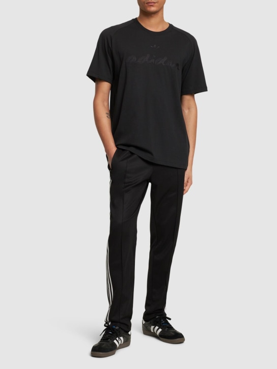 adidas Originals: T-shirt à manches courtes en coton brodé - Noir - men_1 | Luisa Via Roma