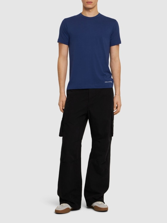 Comme des Garçons Shirt: Camiseta de algodón con logo estampado - Azul Marino - men_1 | Luisa Via Roma