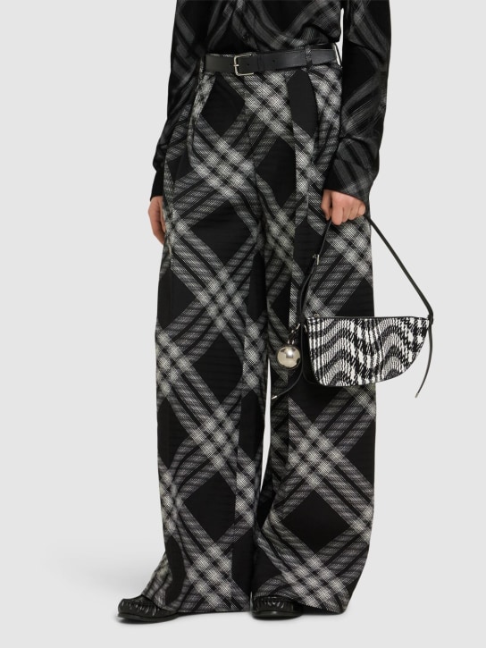 Burberry: Sac porté épaule mini en toile Shield Sling - Noir/Blanc - women_1 | Luisa Via Roma