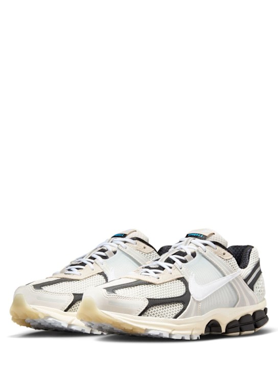 Nike: Sneakers "Zoom Vomero 5 Premium" - men_1 | Luisa Via Roma