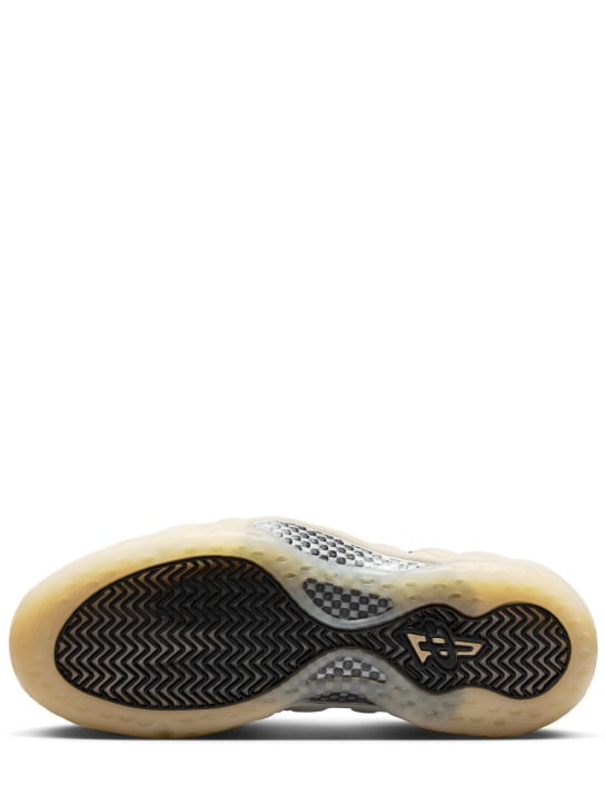 Nike: Sneakers "Air Foamposite One" - Weiß/Schwarz - men_4 | Luisa Via Roma