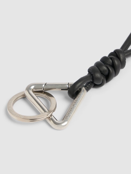 Bottega Veneta: Triangle leather key ring - Siyah - men_1 | Luisa Via Roma