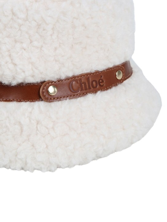 Chloé: Bonnet en faux shearling - Blanc - kids-girls_1 | Luisa Via Roma