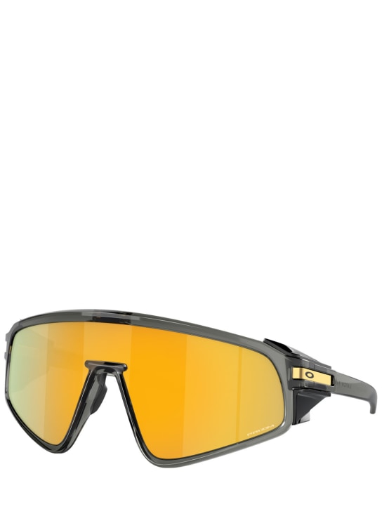 Oakley: Latch TM Panel Mask sunglasses - Oro/Nero - men_1 | Luisa Via Roma