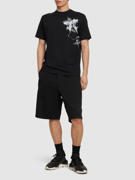 Y-3: GFX短袖T恤 - 黑色 - men_1 | Luisa Via Roma