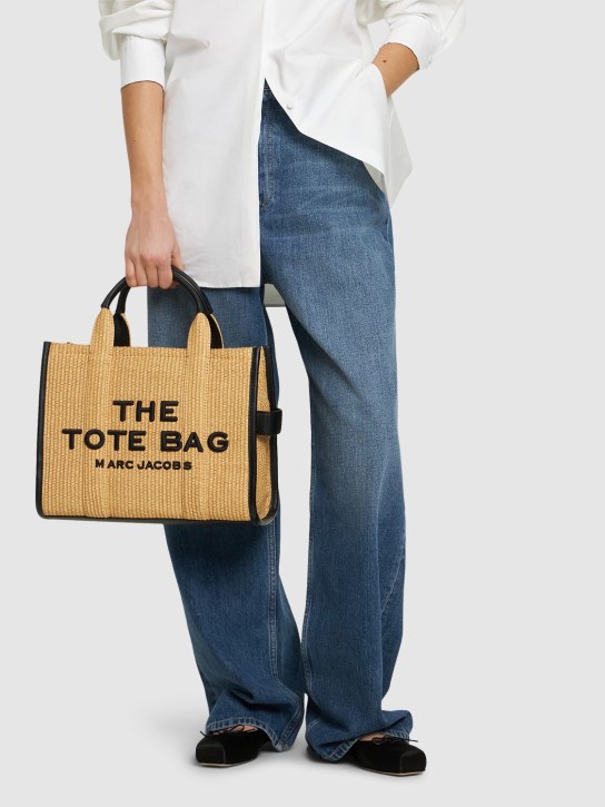 Marc Jacobs: The Medium Tote raffia tote bag - Natural - women_1 | Luisa Via Roma