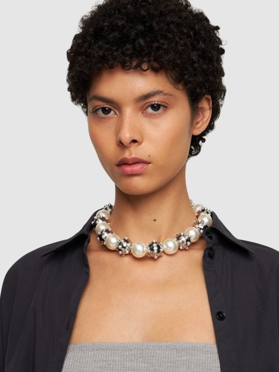 Marc Jacobs: Collier en fausses perles Dot - Blanc/Argent - women_1 | Luisa Via Roma