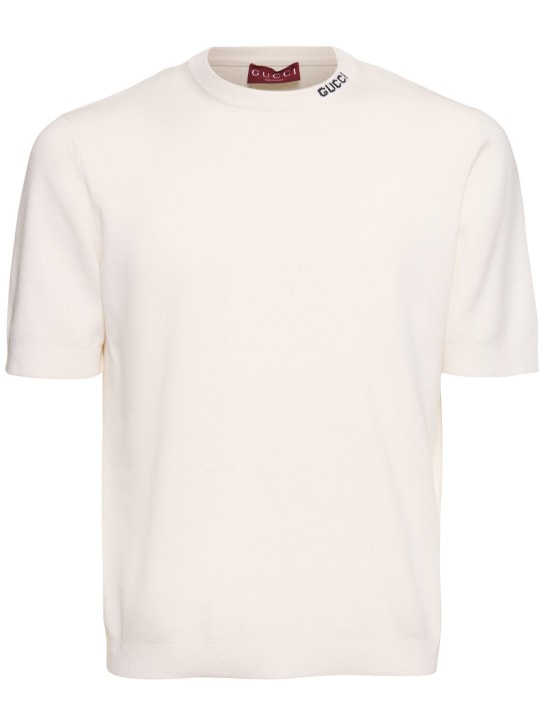 Gucci: T-shirt in seta e cotone con logo a intarsio - Bianco - men_0 | Luisa Via Roma