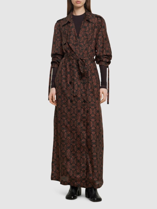 Dries Van Noten: Printed silk satin belted long coat - Kahverengi/Siyah - women_1 | Luisa Via Roma