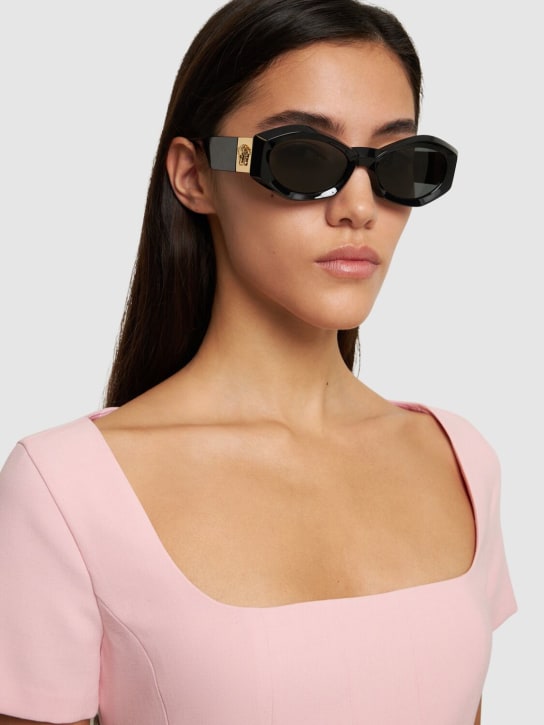 Versace: Oval acetate sunglasses - Siyah/Gri - women_1 | Luisa Via Roma