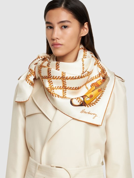 Burberry: Printed silk foulard - Gold - women_1 | Luisa Via Roma